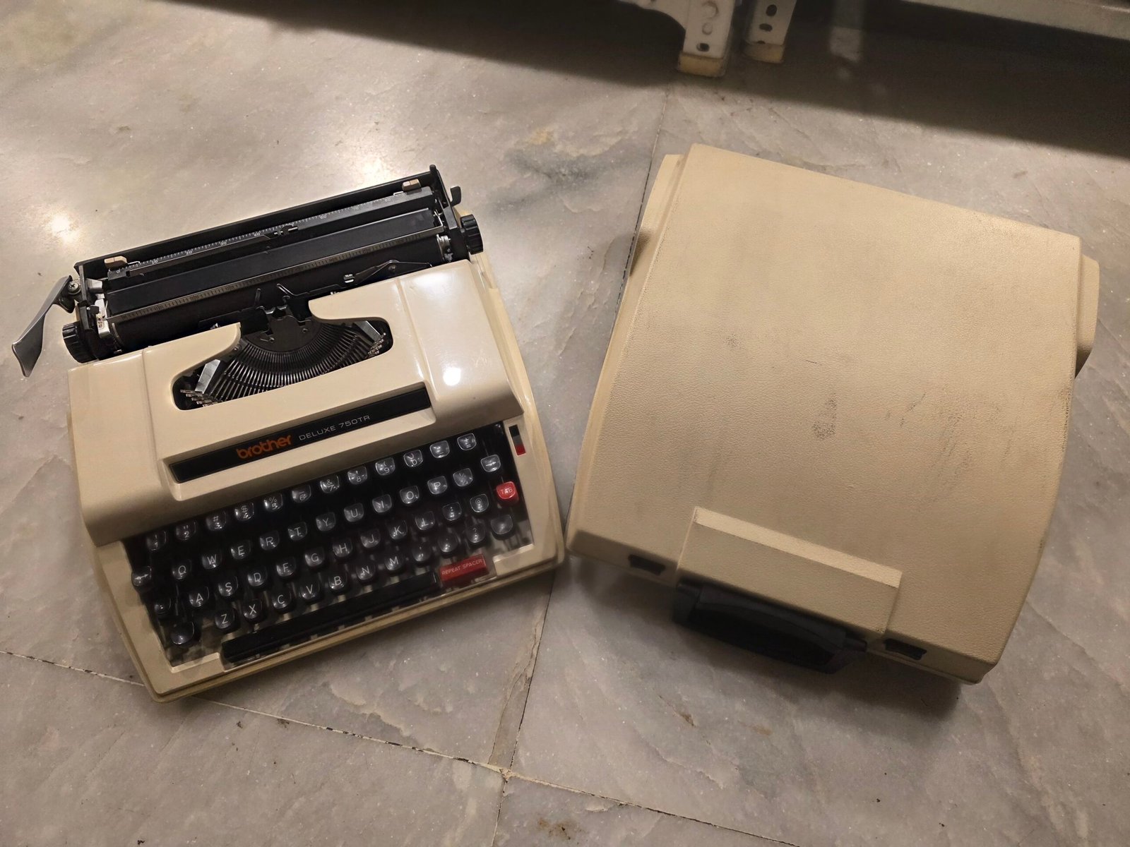 Brother Deluxe 750 TR - Image 2