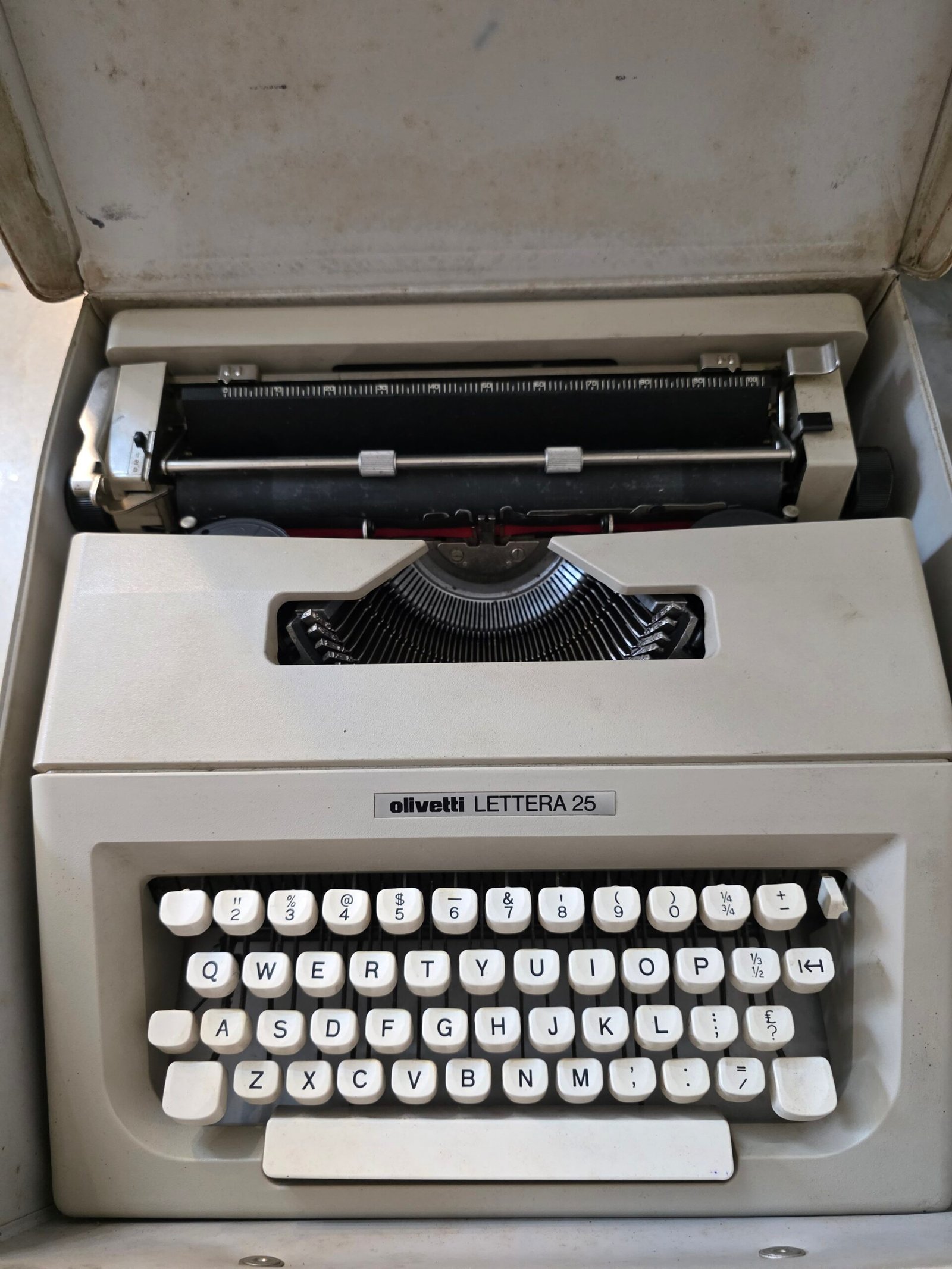 Olivetti Lettera 25 - Fully Functional Typewriter - Image 2